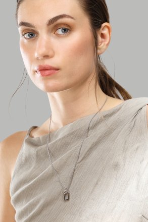 Collar Geometrisk Grace – Chapado en plata