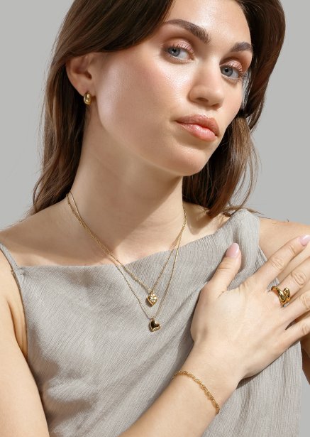 Pendiente Chic Hoops - 18k Chapado en oro