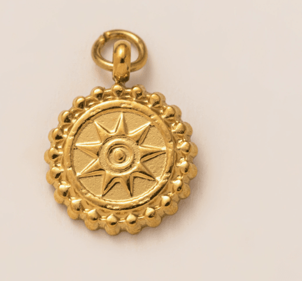 Golden Sun Charm - 18k Chapado en oro