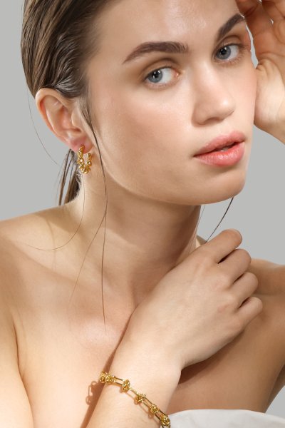 Pendiente Twist of Gold - 18k Chapado en oro