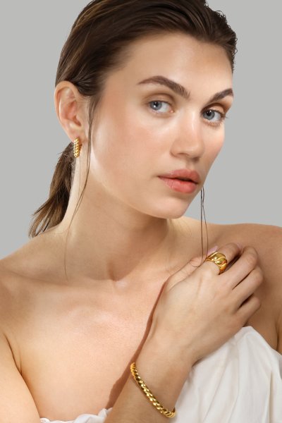 Pendientes Twisted Heart – 18k Chapados en oro