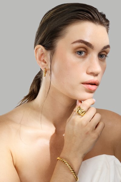 Pendientes Twisted Heart – 18k Chapados en oro