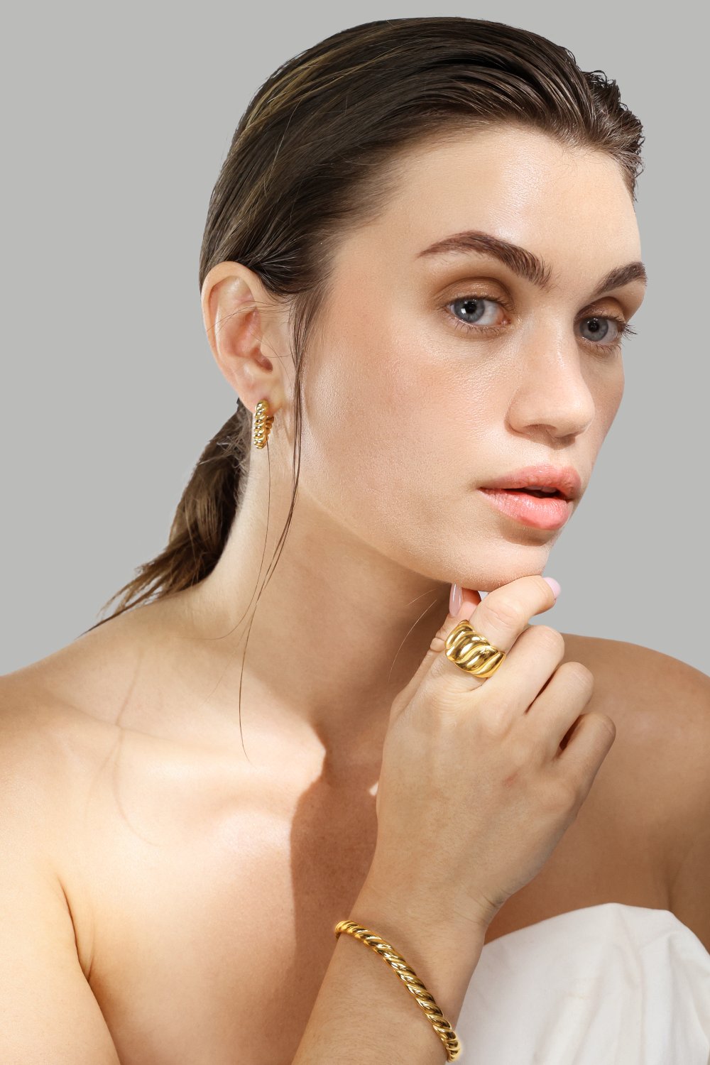 Pendientes Twisted Heart – 18k Chapados en oro