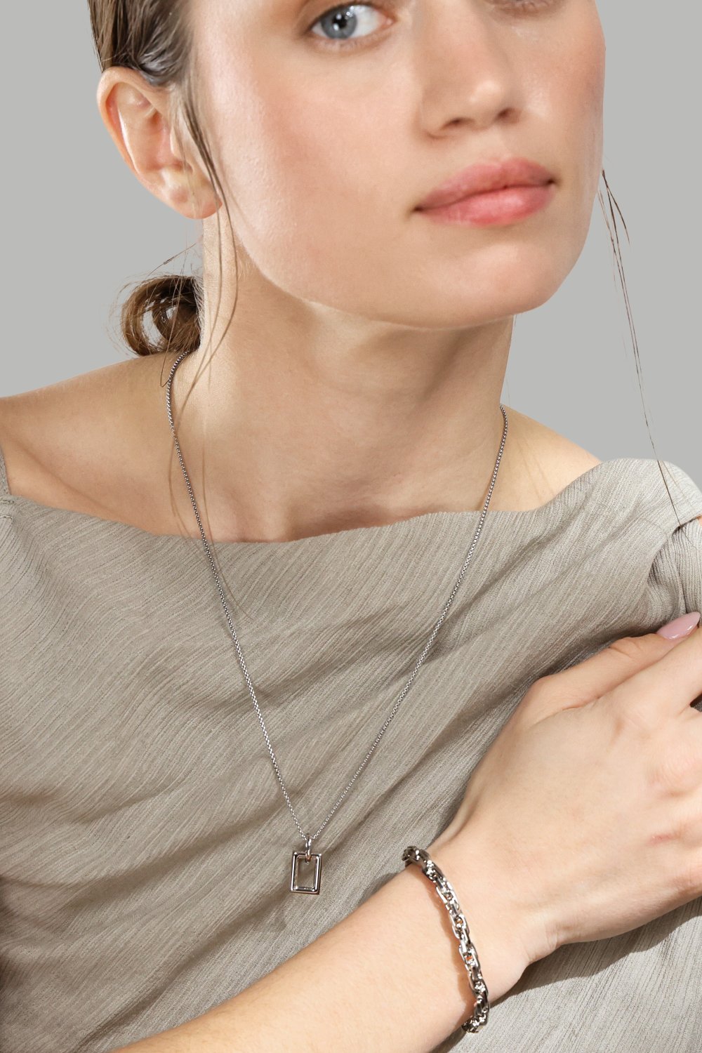 Collar Geometrisk Grace – Chapado en plata