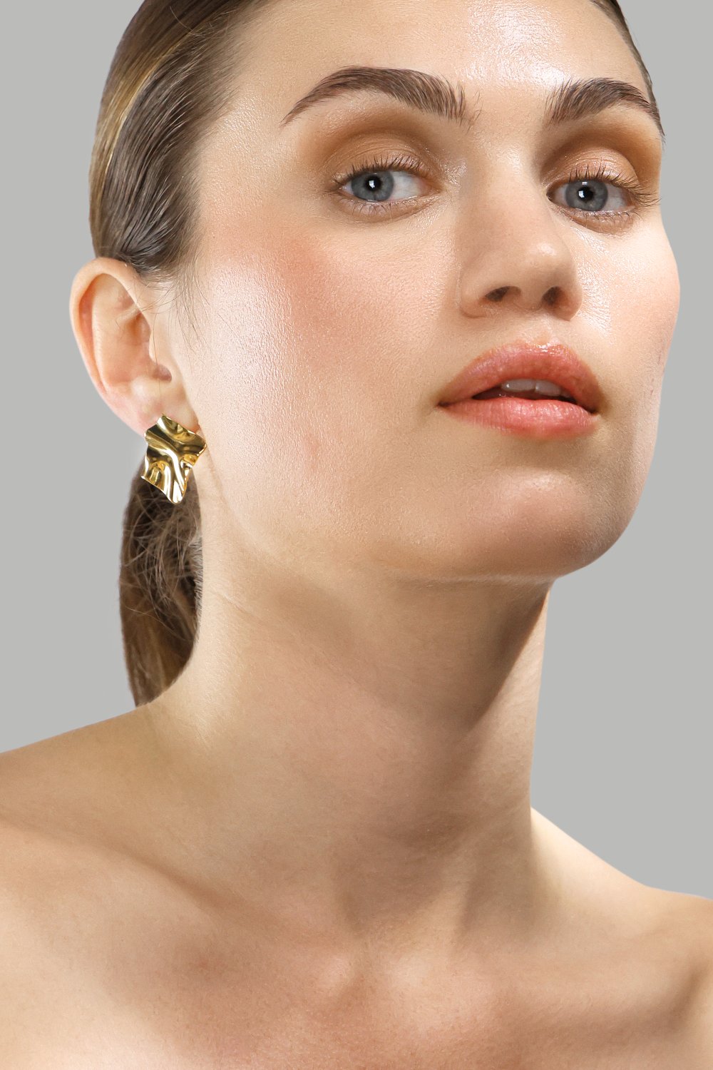 Pendiente Golden Ripple Studs - 18k Chapado en oro