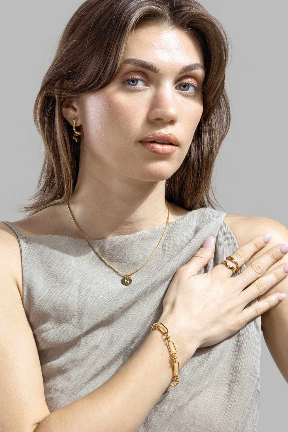 Anillo Vira - Chapado en oro de 18k