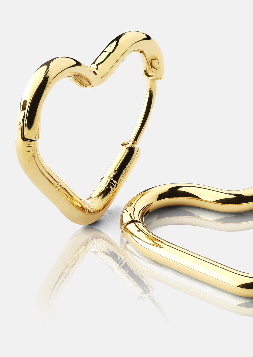Pendiente Heart's Embrace - 18k Chapado en oro