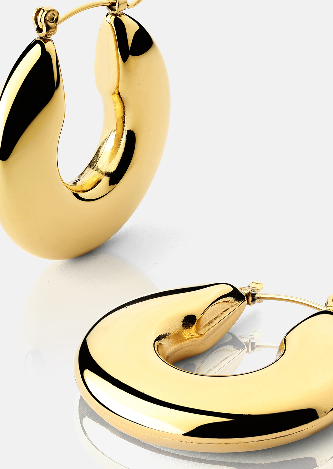 Pendiente Luna Bold Hoops - 18k Chapado en oro