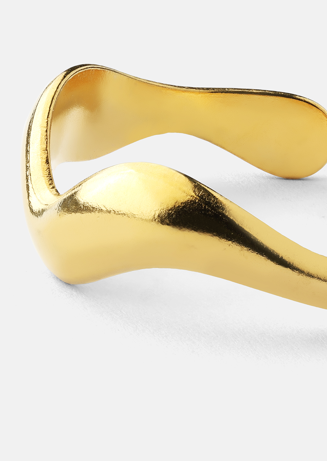 Anillo Vira - Chapado en oro de 18k