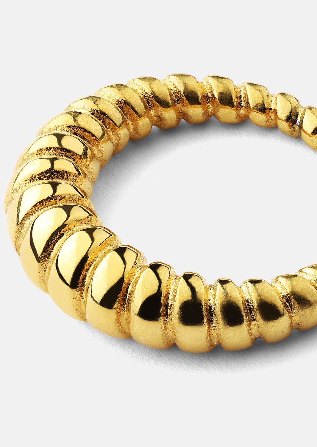 Anillo Bold Ribbed - Chapado en oro de 18k